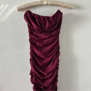 Burgundy mini dress body con